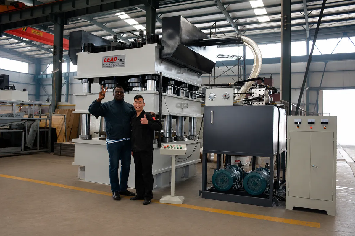 Overseas customers visiting the LEAD factory